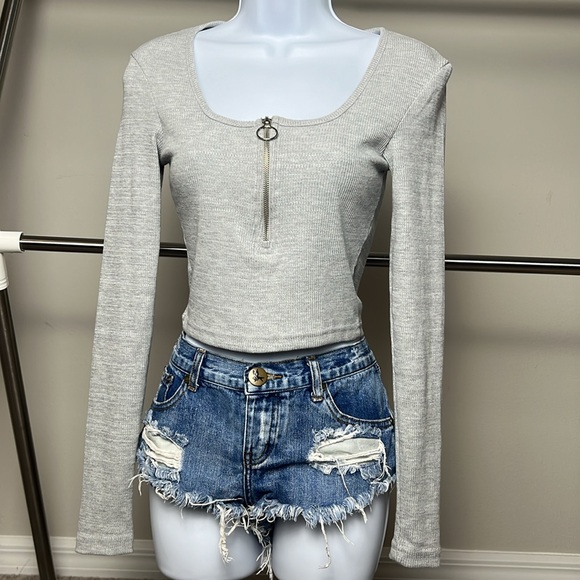 Missguided Long Sleeve Cropped Top (set of THREE) - Picture 4 of 7